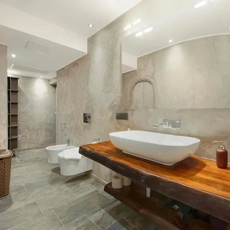 Garage Privato Gratuito - 600 Metri Duomo Apartamento *