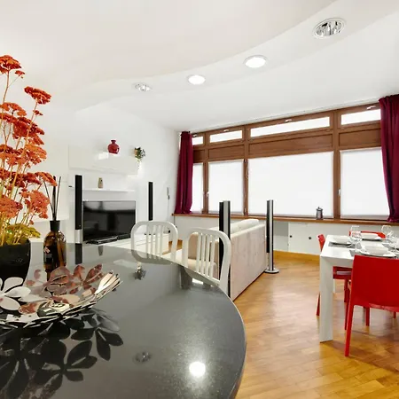 Garage Privato Gratuito - 600 Metri Duomo Apartamento *